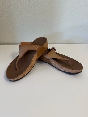 Fitflop LuLu adjustable leather toe post Sandals for Women. Size 9